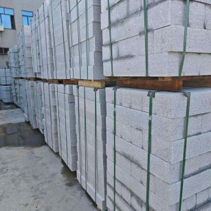 辽宁芝麻白路牙石，路侧石