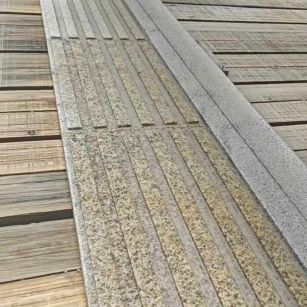 辽宁黄金麻盲道石 盲条