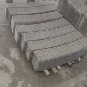 辽宁芝麻白弧形路牙石