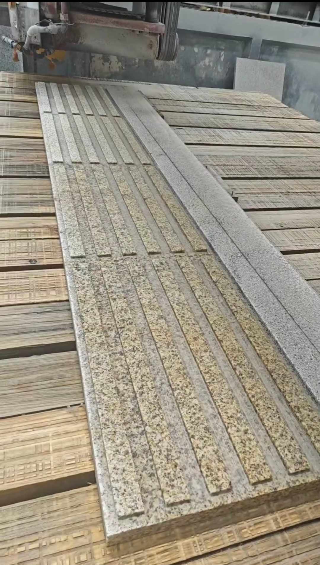 辽宁黄金麻盲道石 盲条