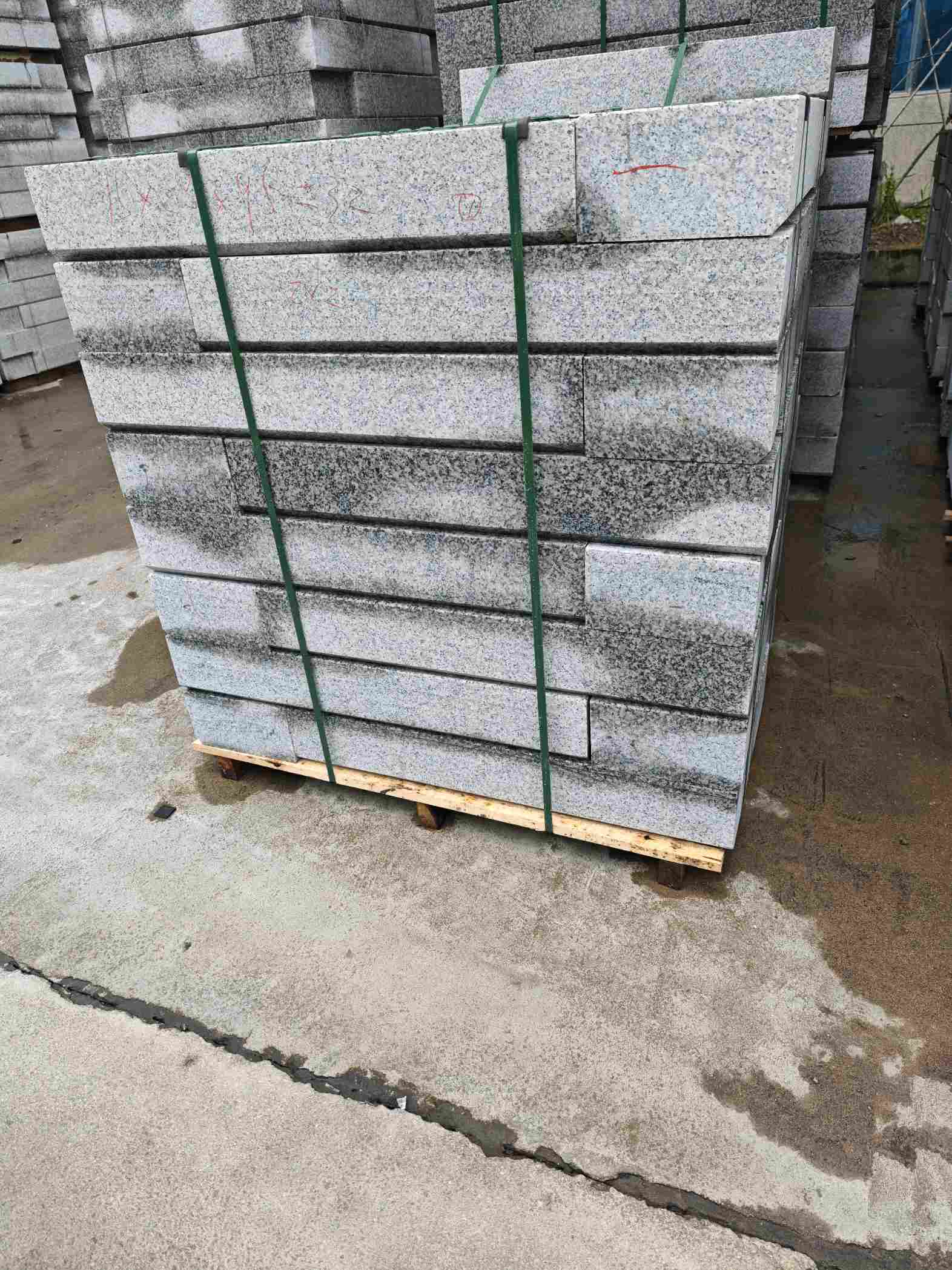 辽宁芙蓉白路牙石，马路牙子