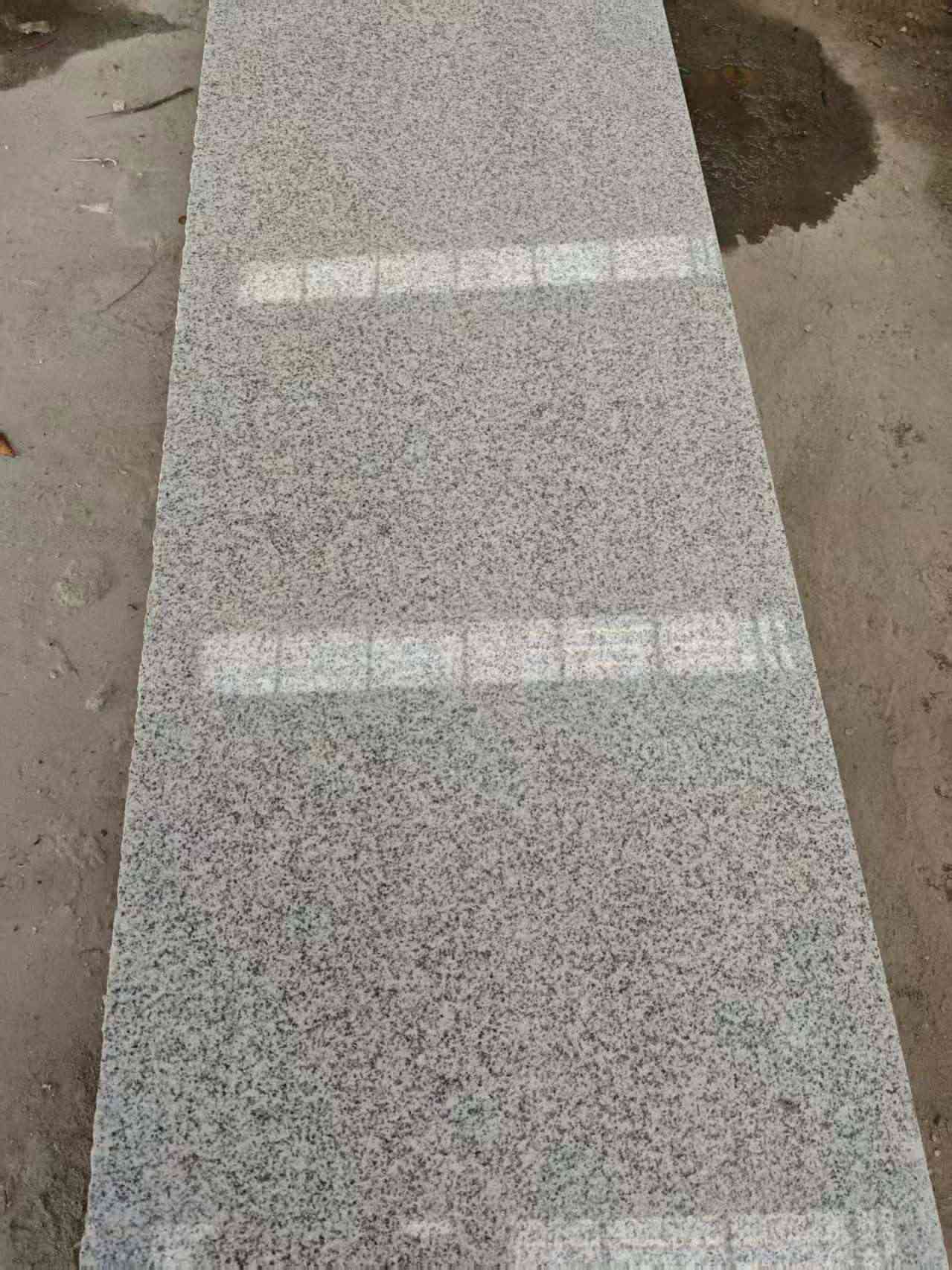 辽宁芝麻白光面毛板